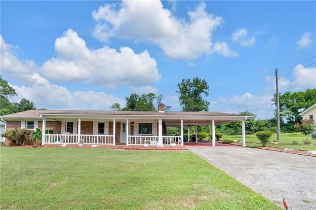 7121 Ridge Road, Tobaccoville, NC 27050