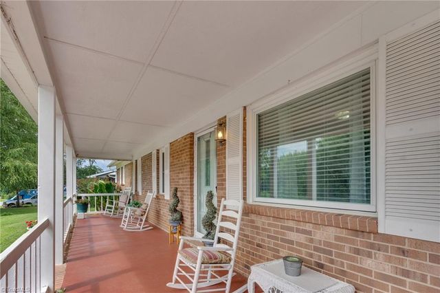 7121 Ridge Road, Tobaccoville, NC 27050