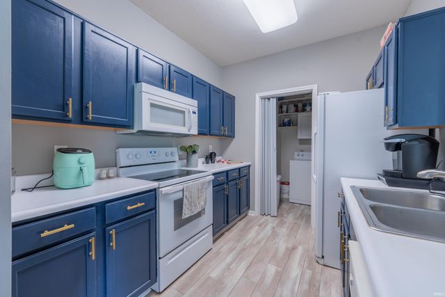 3705 E Barrington Dr Apt 206, Bloomington, IN 47408