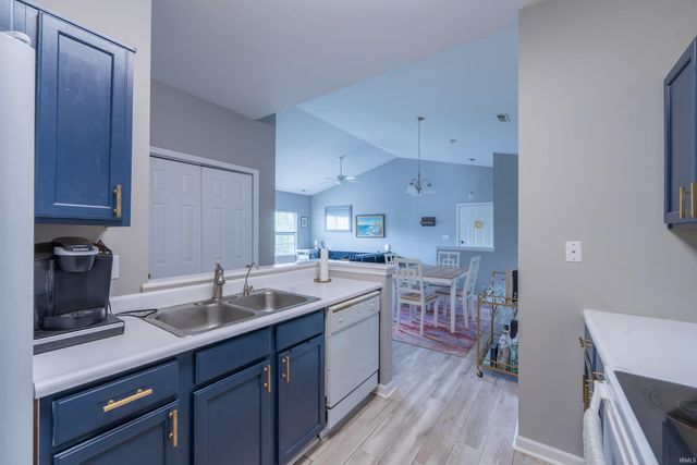 3705 E Barrington Dr Apt 206, Bloomington, IN 47408
