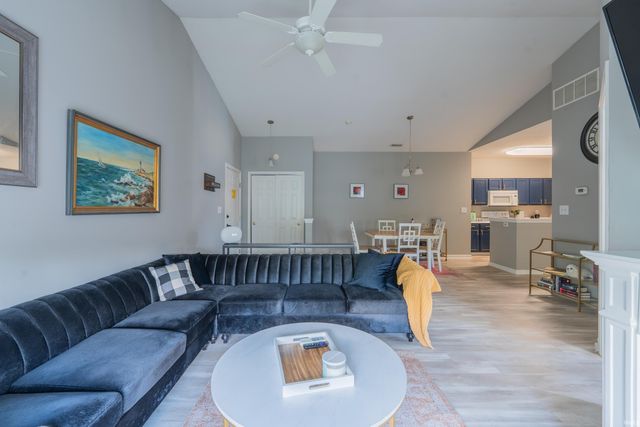 3705 E Barrington Dr Apt 206, Bloomington, IN 47408
