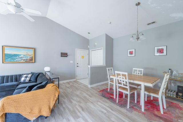 3705 E Barrington Dr Apt 206, Bloomington, IN 47408