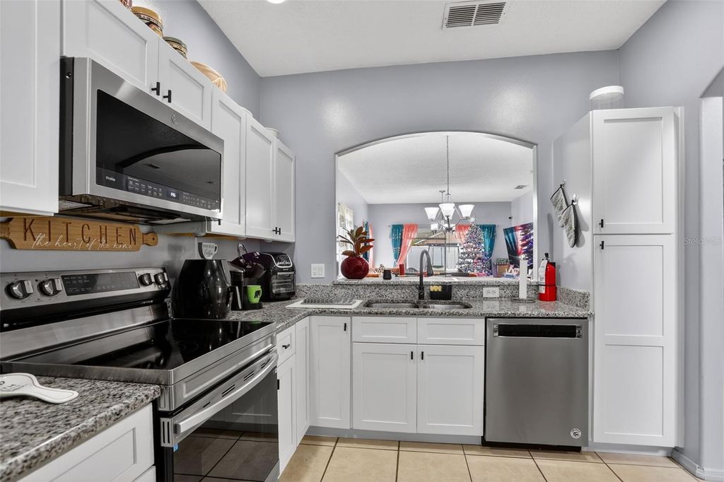 Image 11 of property listing at 1348 HEATHER LAKE DRIVE, Orlando, FL 32824