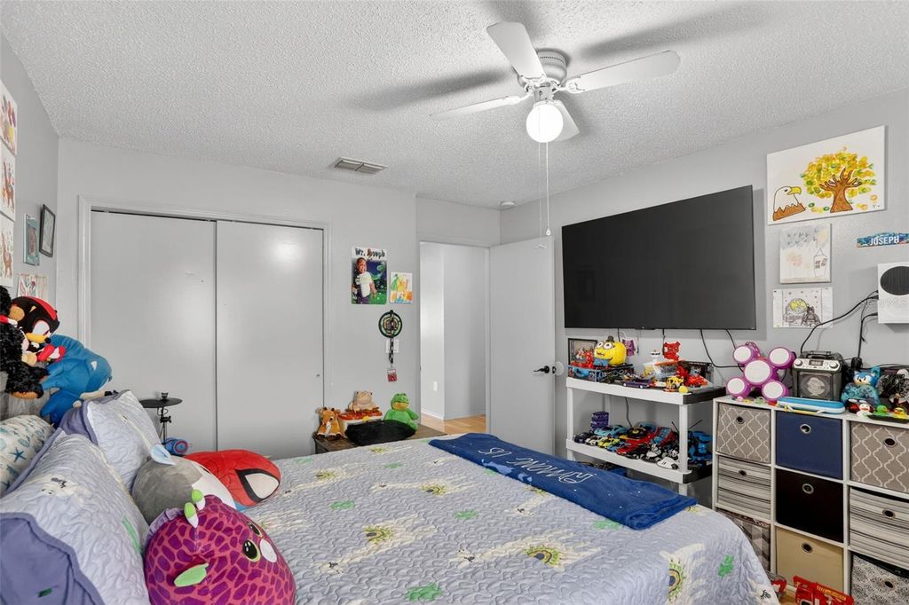 Image 14 of property listing at 1348 HEATHER LAKE DRIVE, Orlando, FL 32824