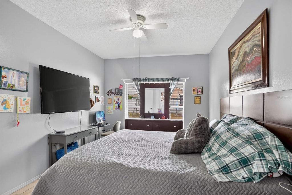 Image 20 of property listing at 1348 HEATHER LAKE DRIVE, Orlando, FL 32824