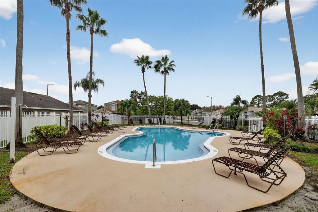 Image 40 of property listing at 1348 HEATHER LAKE DRIVE, Orlando, FL 32824