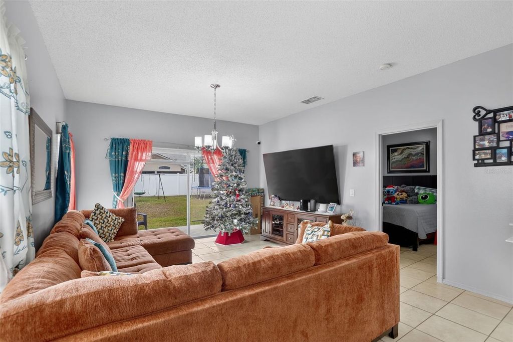 Image 6 of property listing at 1348 HEATHER LAKE DRIVE, Orlando, FL 32824