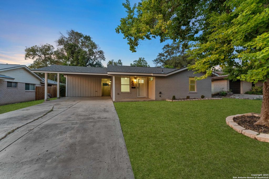 307 Dawnridge Dr, San Antonio, TX 78213