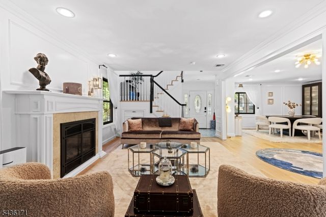 502 Closter Dock Rd, Closter Boro, NJ 07624