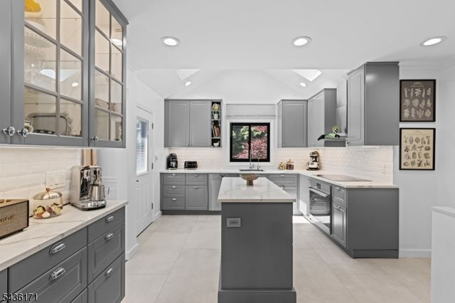 502 Closter Dock Rd, Closter Boro, NJ 07624
