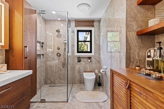502 Closter Dock Rd, Closter Boro, NJ 07624
