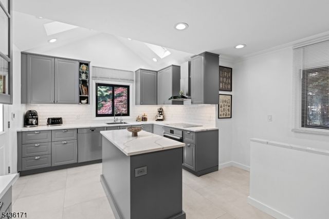 502 Closter Dock Rd, Closter Boro, NJ 07624