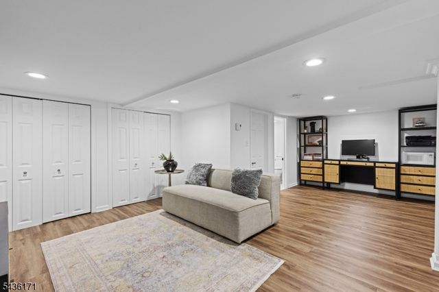 502 Closter Dock Rd, Closter Boro, NJ 07624