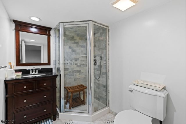 502 Closter Dock Rd, Closter Boro, NJ 07624