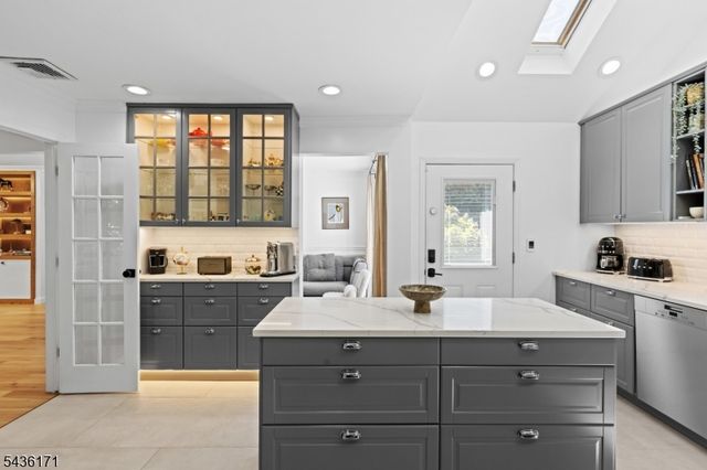 502 Closter Dock Rd, Closter Boro, NJ 07624