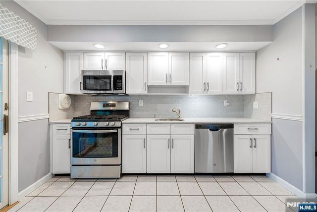 18 Dogwood Court, Westwood, NJ 07675