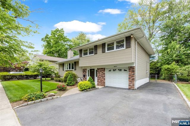 18 Dogwood Court, Westwood, NJ 07675