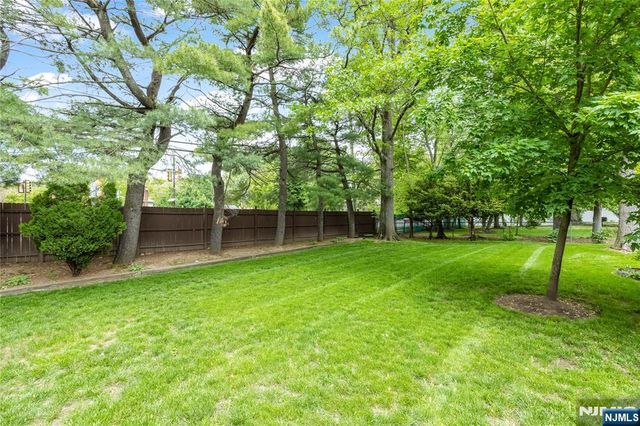 18 Dogwood Court, Westwood, NJ 07675