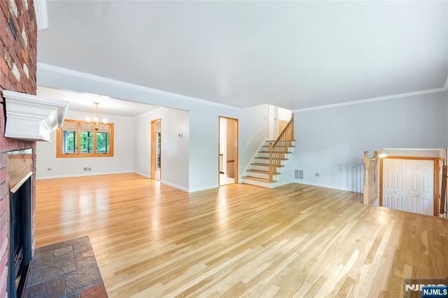 18 Dogwood Court, Westwood, NJ 07675