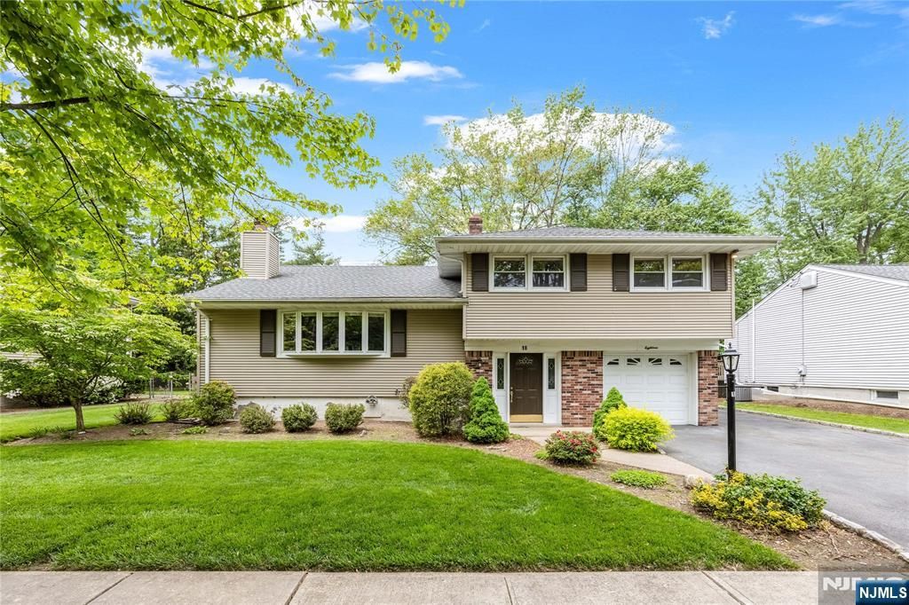 18 Dogwood Court, Westwood, NJ 07675