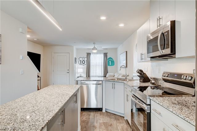 2945 White Selzter Court, Las Vegas, NV 89122