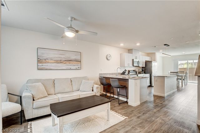 2945 White Selzter Court, Las Vegas, NV 89122