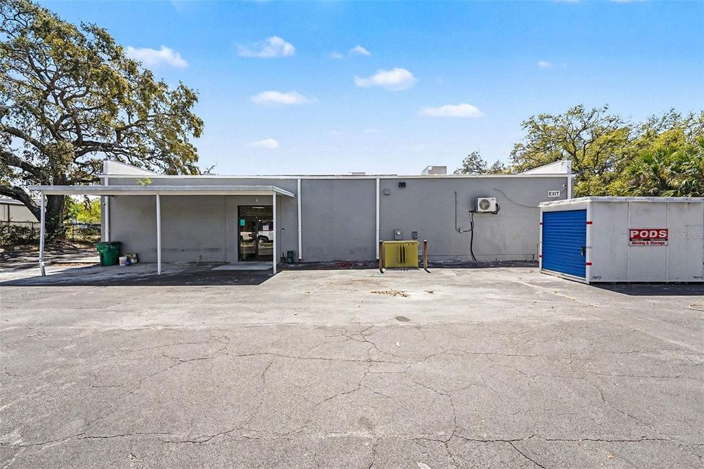 Image 12 of property listing at 2304 E BUSCH BOULEVARD, Tampa, FL 33612