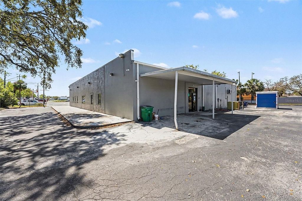 Image 13 of property listing at 2304 E BUSCH BOULEVARD, Tampa, FL 33612