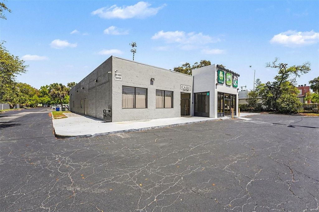 Image 5 of property listing at 2304 E BUSCH BOULEVARD, Tampa, FL 33612