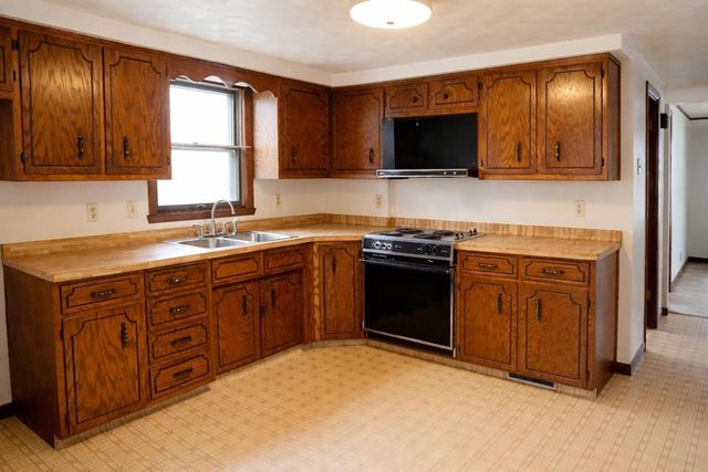 109 E 11TH STREET, Kaukauna, WI 54130