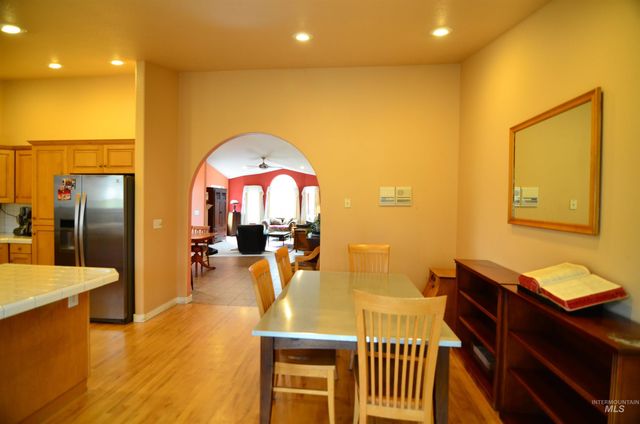 690 S Granite Way, Boise, ID 83712