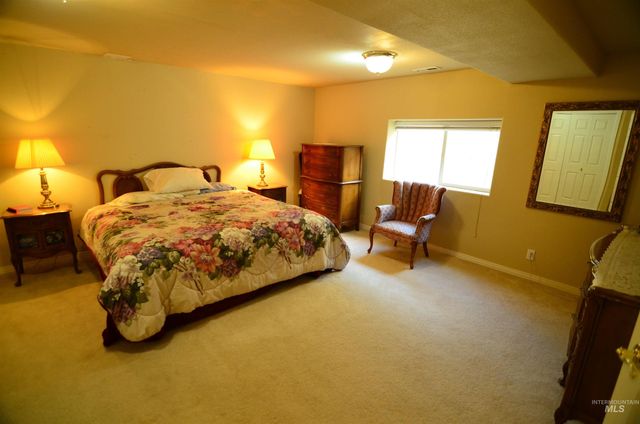 690 S Granite Way, Boise, ID 83712