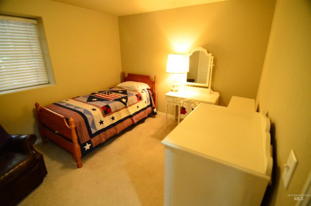 690 S Granite Way, Boise, ID 83712