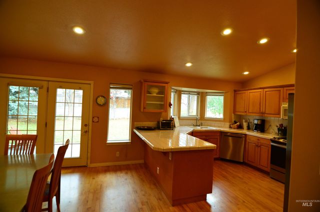 690 S Granite Way, Boise, ID 83712