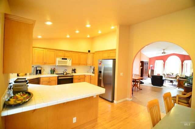 690 S Granite Way, Boise, ID 83712