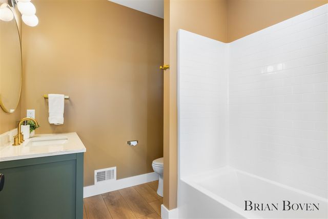 239 W Gardner Street, Sparta, MI 49345