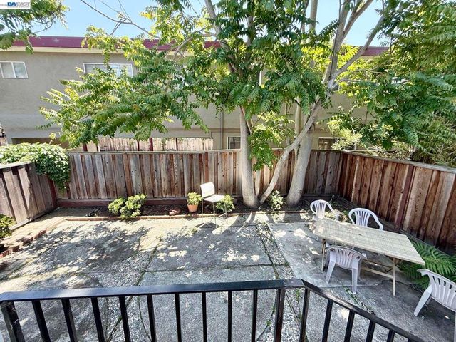 1614 Gould Ct, Alameda, CA 94501