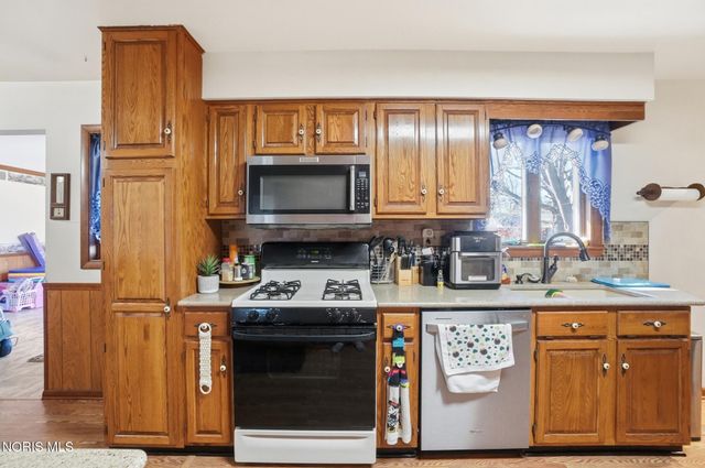 5874 Taylor Avenue, Walbridge, OH 43465