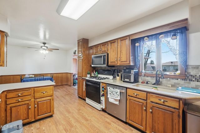 5874 Taylor Avenue, Walbridge, OH 43465