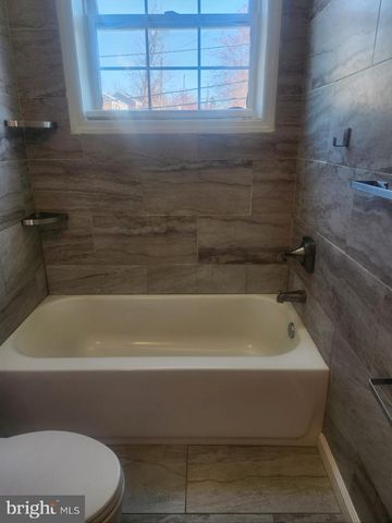 17 46TH ST SE #5, Washington, DC 20019