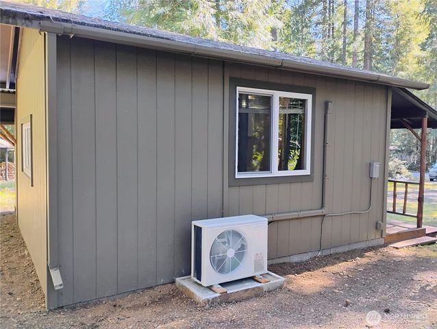 11 E N Duckabush Dr, Hoodsport, WA 98548
