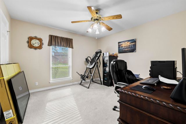 120 Lavender LN, Longview, TX 75605