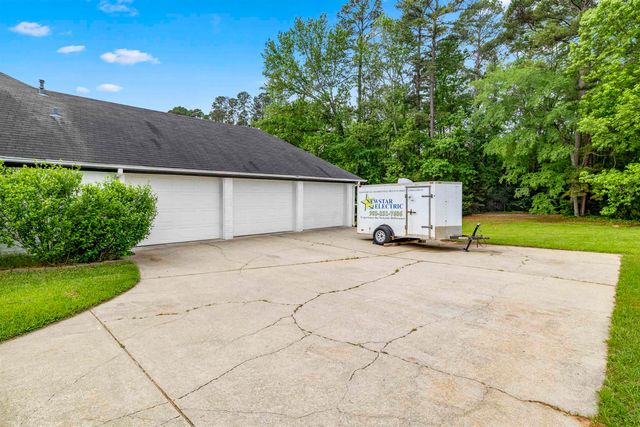 120 Lavender LN, Longview, TX 75605