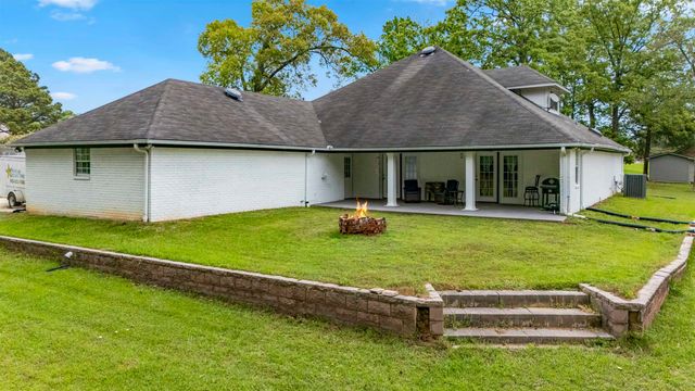120 Lavender LN, Longview, TX 75605