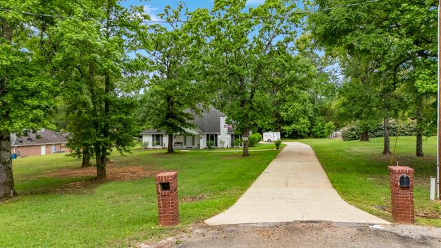 120 Lavender LN, Longview, TX 75605