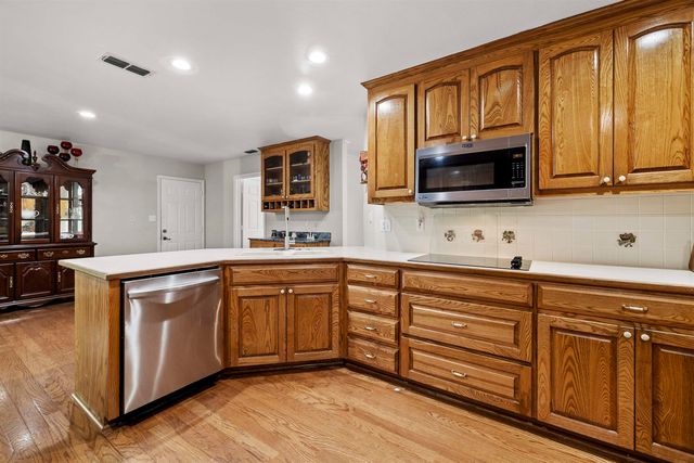 120 Lavender LN, Longview, TX 75605