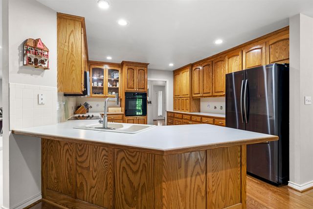 120 Lavender LN, Longview, TX 75605