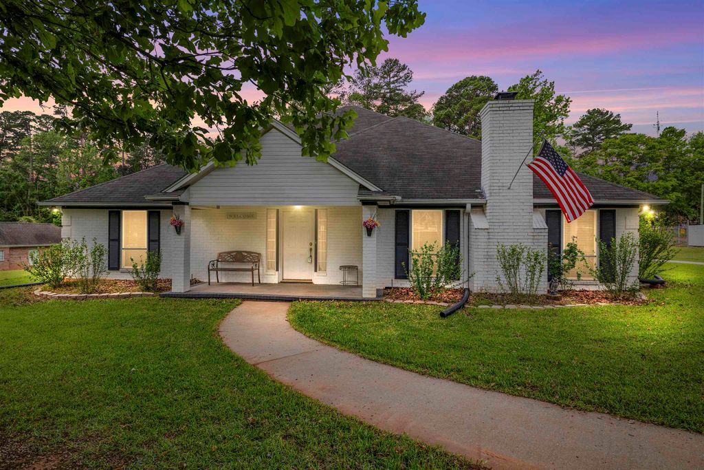 120 Lavender LN, Longview, TX 75605