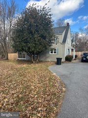 415 STANFORD, Arnold, MD 21012