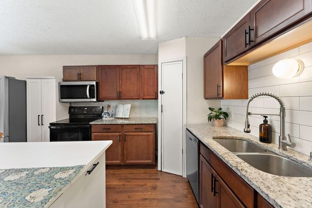 4513 Scott Trail, Eagan, MN 55122